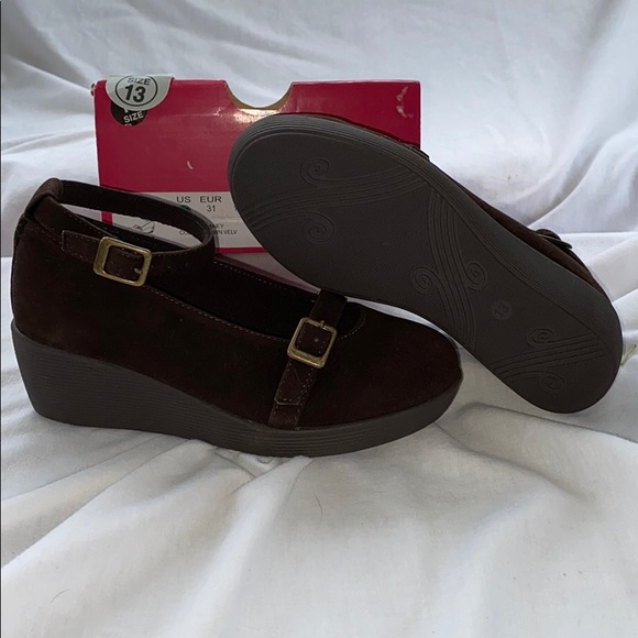 FAUX SUEDE GIRLS DELANY DRESS SHOES - Picture 3 of 10